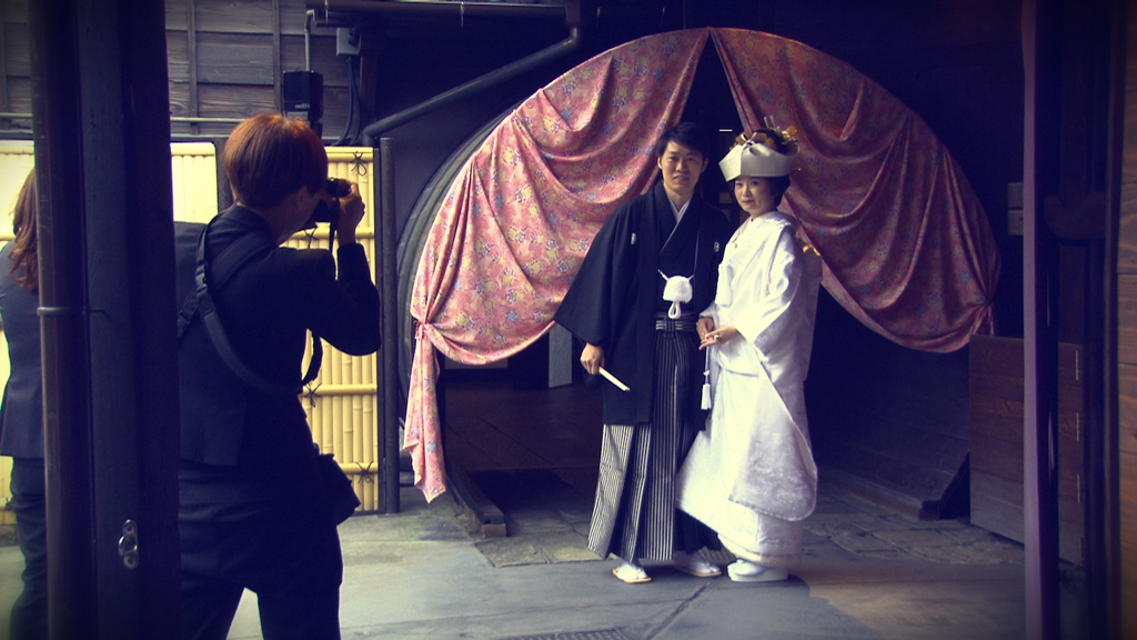 博多百年蔵で結婚式を行う花嫁と花婿